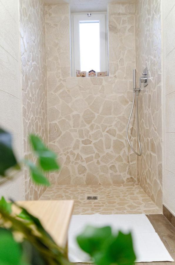Modern Stone Apartment In The Heart Of バーリ エクステリア 写真