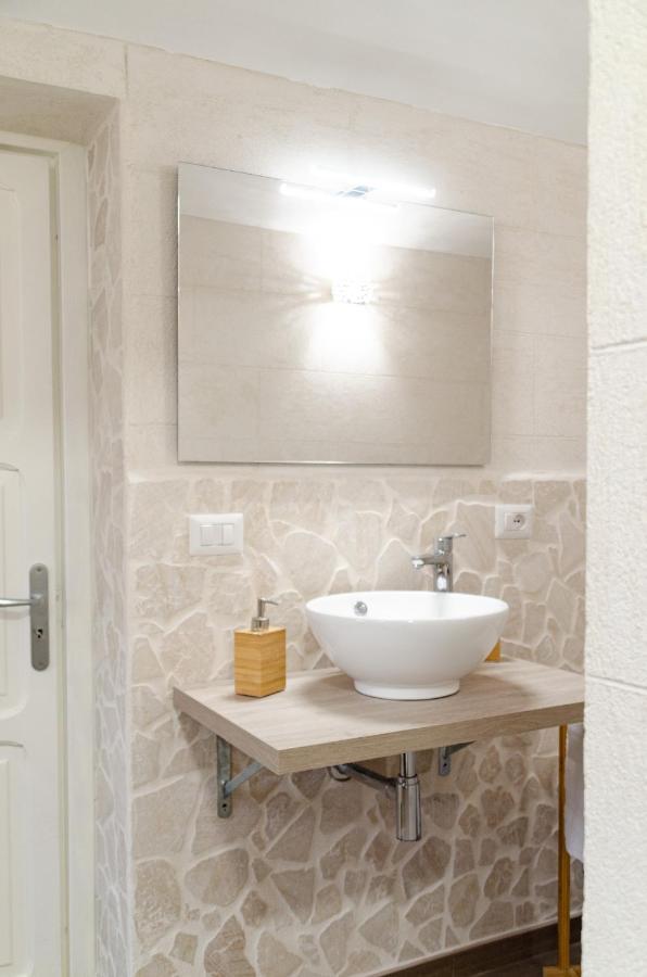 Modern Stone Apartment In The Heart Of バーリ エクステリア 写真
