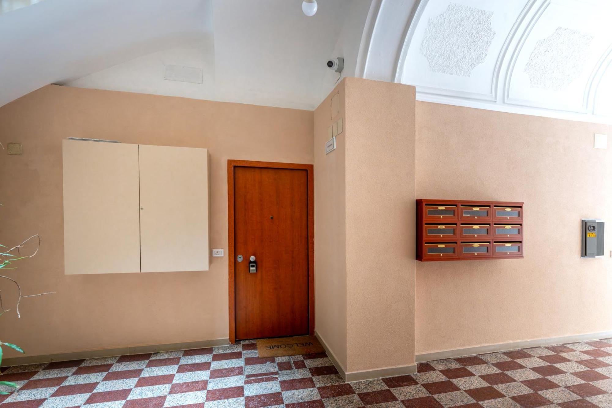 Modern Stone Apartment In The Heart Of バーリ エクステリア 写真
