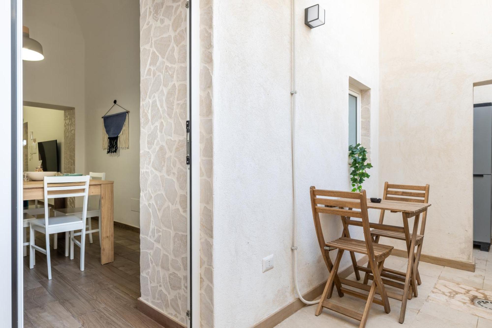 Modern Stone Apartment In The Heart Of バーリ エクステリア 写真