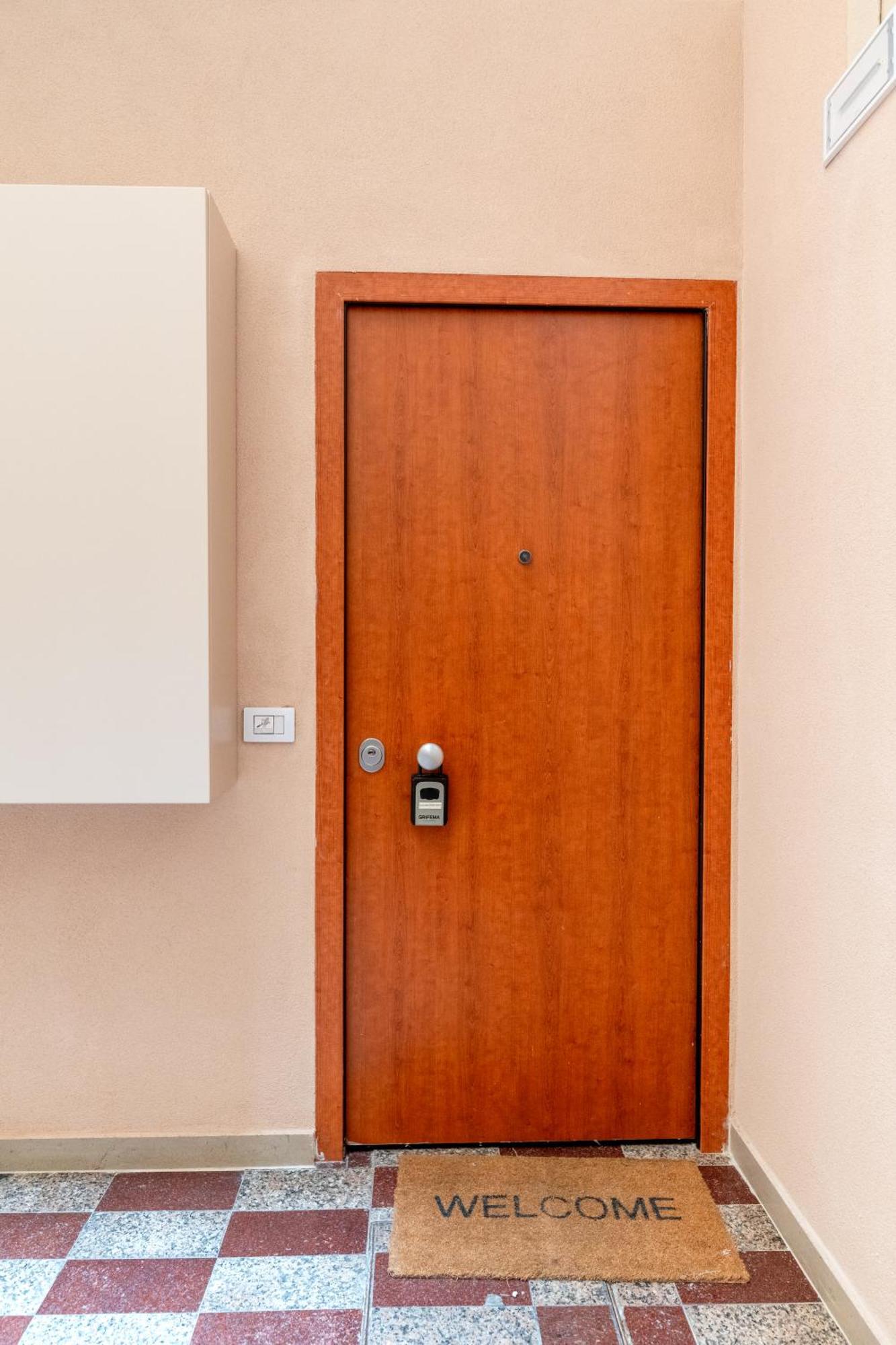 Modern Stone Apartment In The Heart Of バーリ エクステリア 写真
