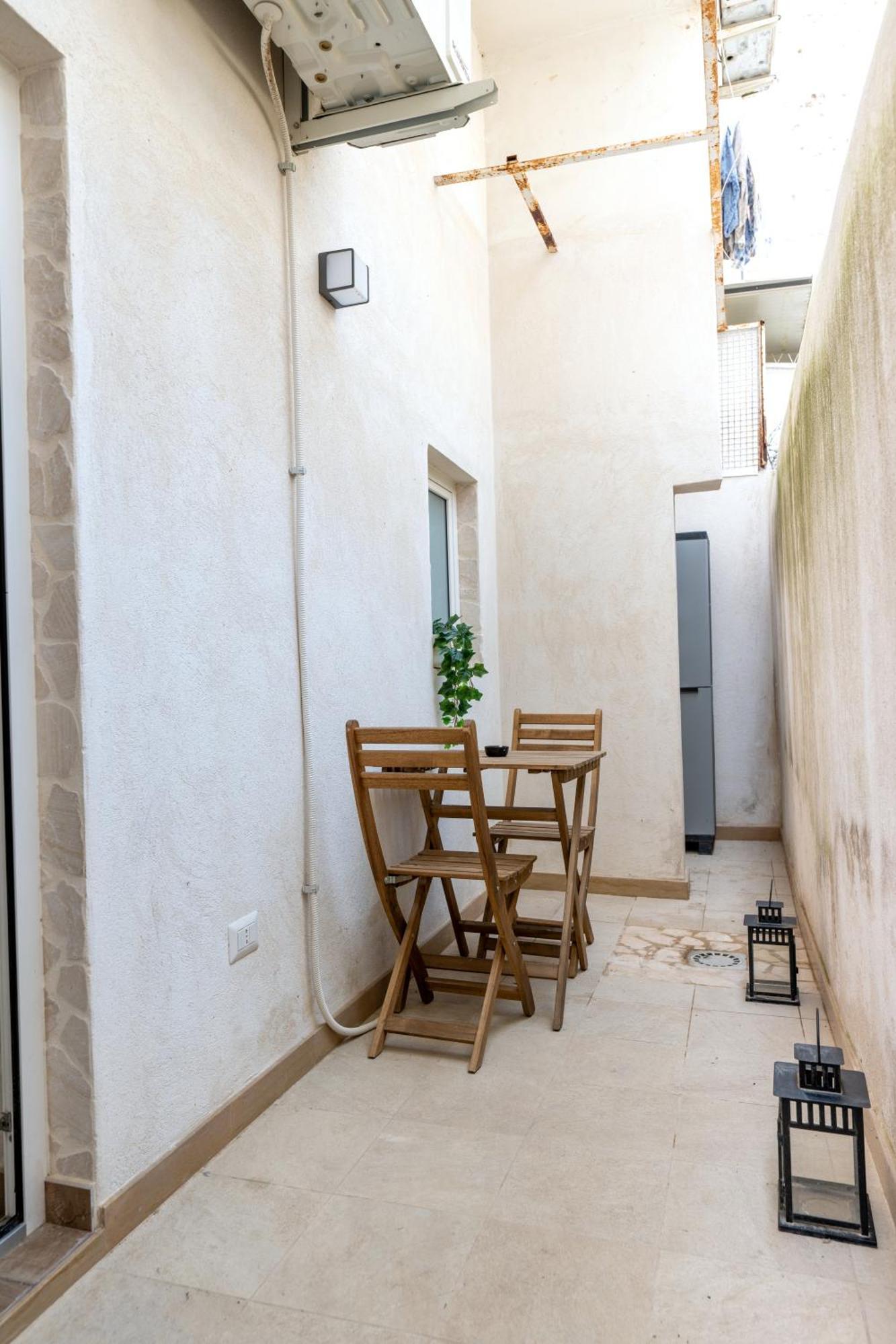 Modern Stone Apartment In The Heart Of バーリ エクステリア 写真